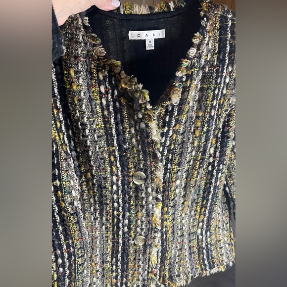 CABI- Beautiful cropped blazer in size Medium - Picture 8 of 16